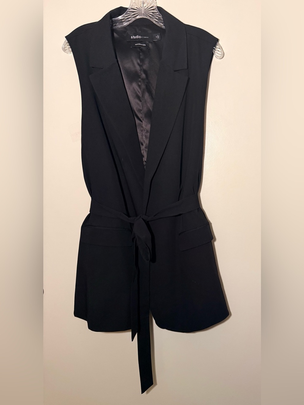 EUC - Torrid Black Sleeveless Tie-Waist Blazer Vest Size: 4 (26)